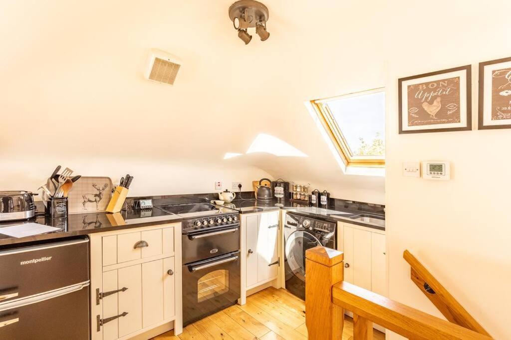 The Mews - A Cottage With A Spectacular Lake View Port Of Menteith Bagian luar foto